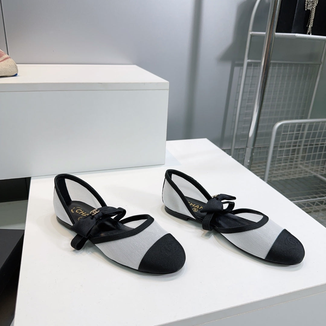 CHANEL FLAT MARY JANE SHOES 25S IN WHITE MIX BLACK MESH FABRIC EMBOSSED LOGO WITH BOW