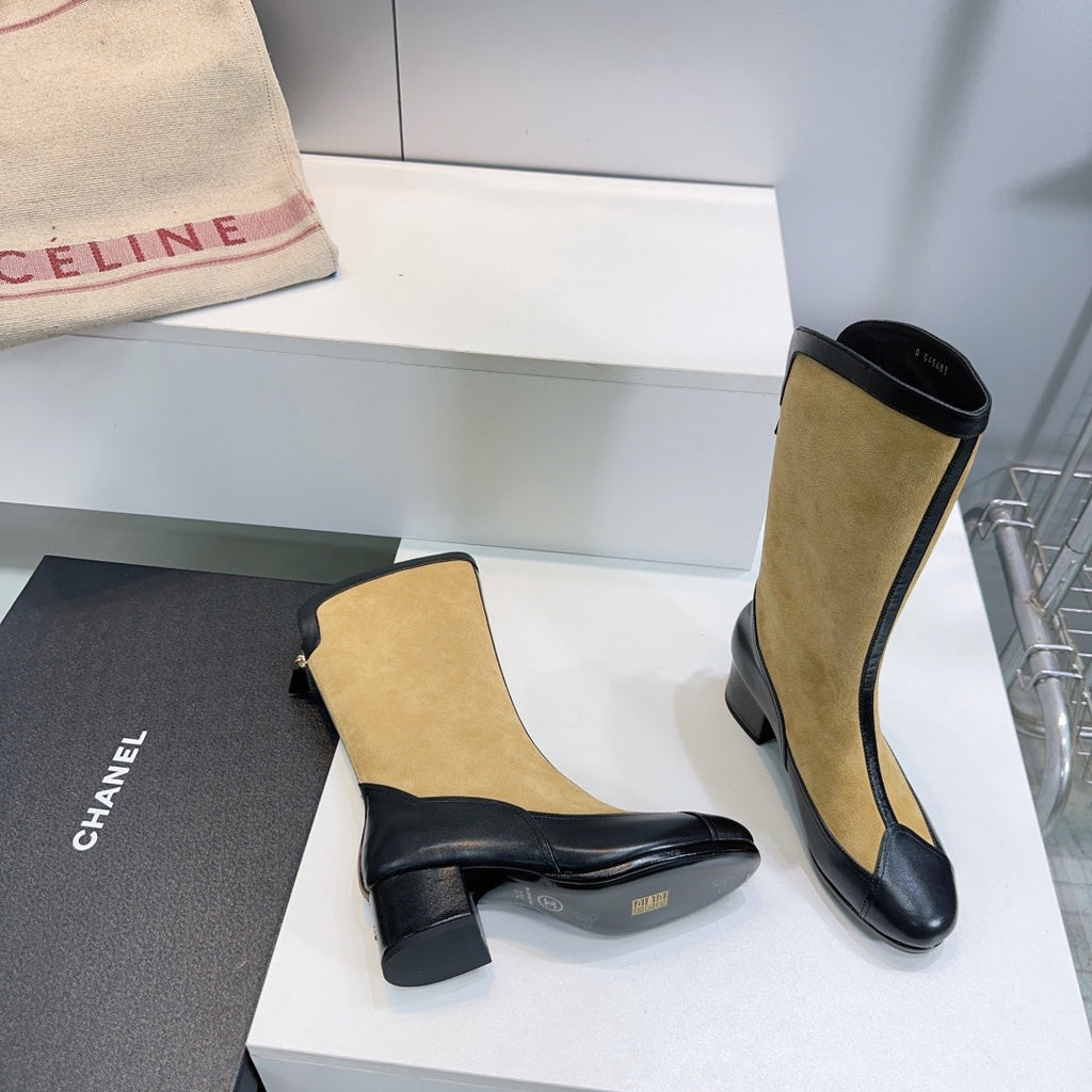 CHANEL SHORT BOOTS 25S 45 MM IN DARK BEIGE SUEDE AND BLACK LAMBSKIN