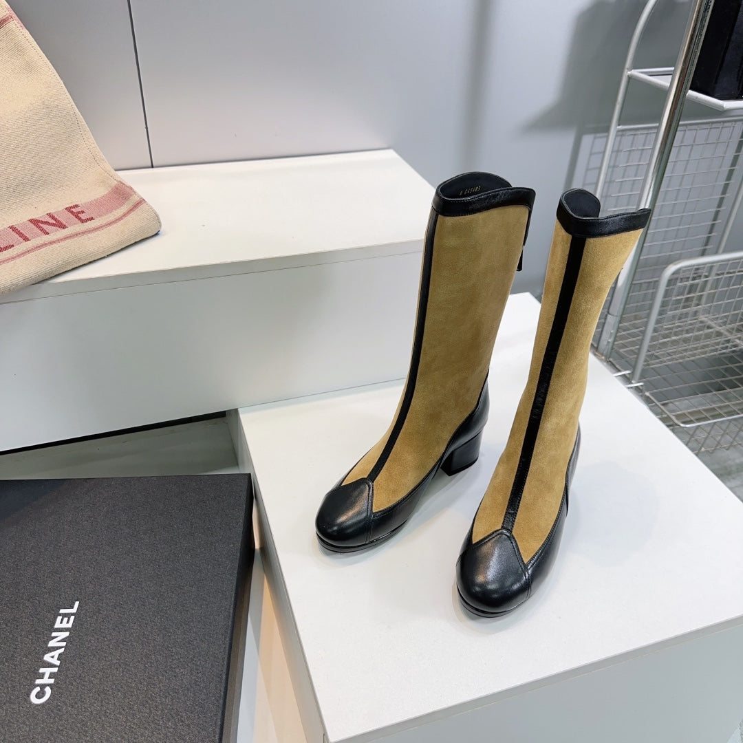 CHANEL SHORT BOOTS 25S 45 MM IN DARK BEIGE SUEDE AND BLACK LAMBSKIN