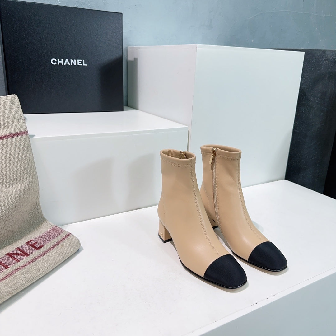 CHANEL ANKLE BOOTS 25S 45 MM IN BEIGE AND BLACK LAMBSKIN WITH ZIPPER