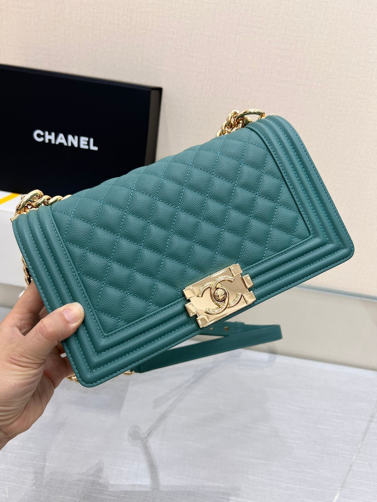CHANEL BOY BAG MEDIUM 25 EVERGREEN CAVIAR GOLD HARDWARE