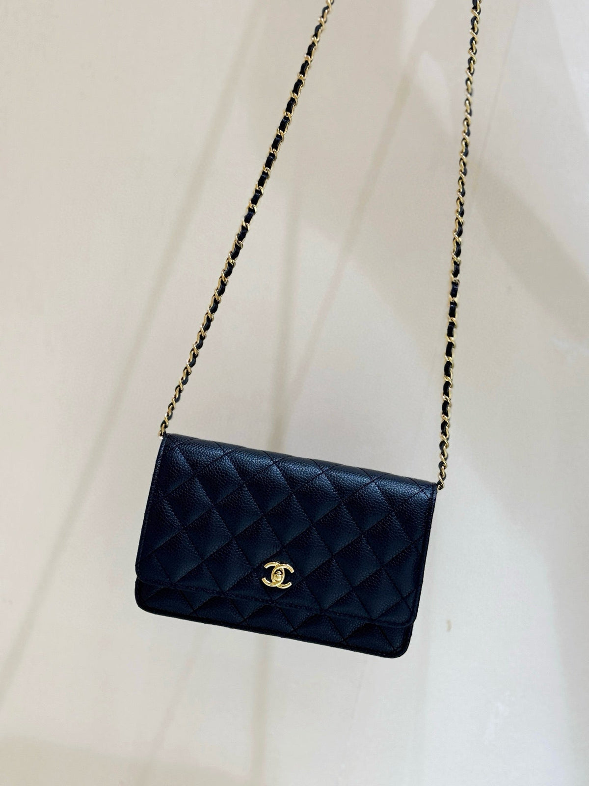 CHANEL 25S MINI FLAP BAG 19 IN BLACK CALFSKIN GOLD HARDWARE