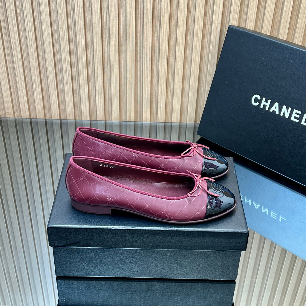 CHANEL 25S BALLET FLATS 20MM IN DEEP PLUM AND BLACK CALFSKIN GLOSSY WITH BOW