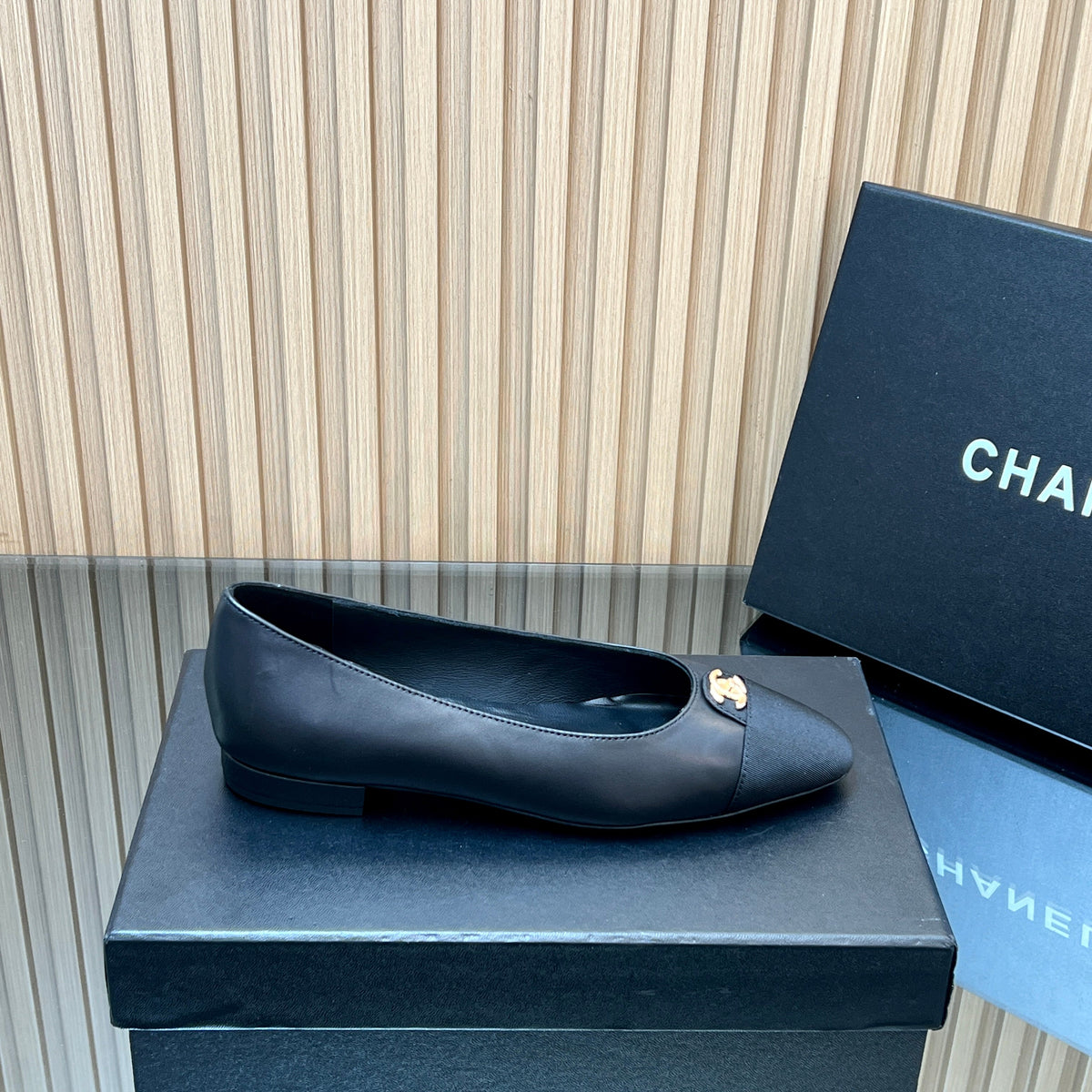 CHANEL 25S BALLET FLATS LOGO IN BLACK CALFSKIN AND CANVAS GOLD HARDWRE