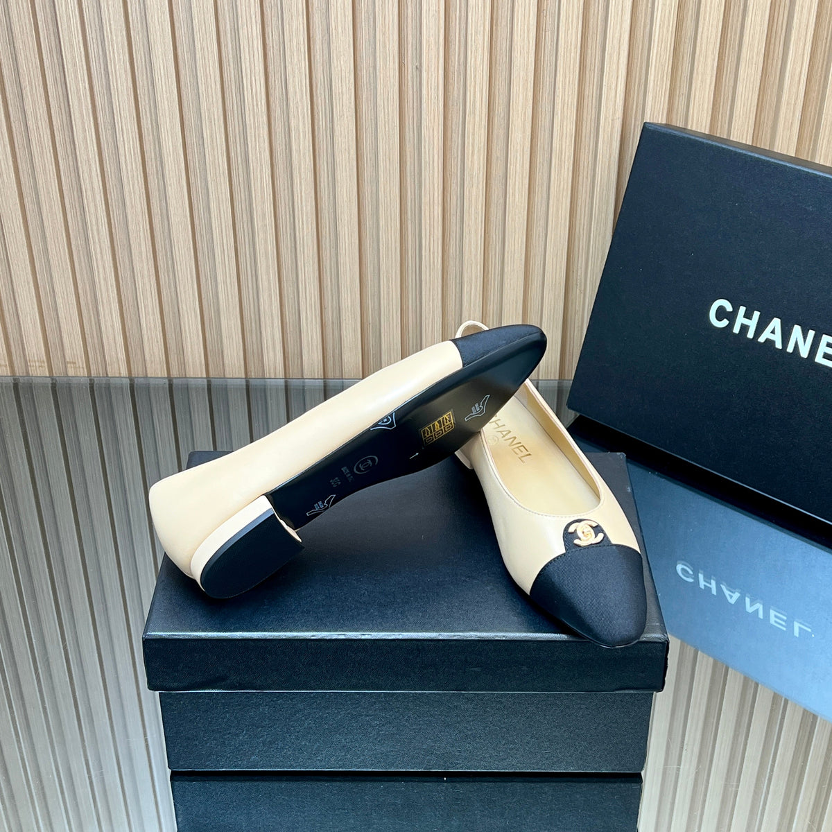 CHANEL 25S BALLET FLATS LOGO IN BEIGE CALFSKIN AND BLACK CANVAS GOLD HARDWRE