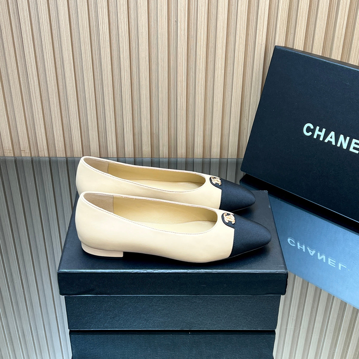 CHANEL 25S BALLET FLATS LOGO IN BEIGE CALFSKIN AND BLACK CANVAS GOLD HARDWRE