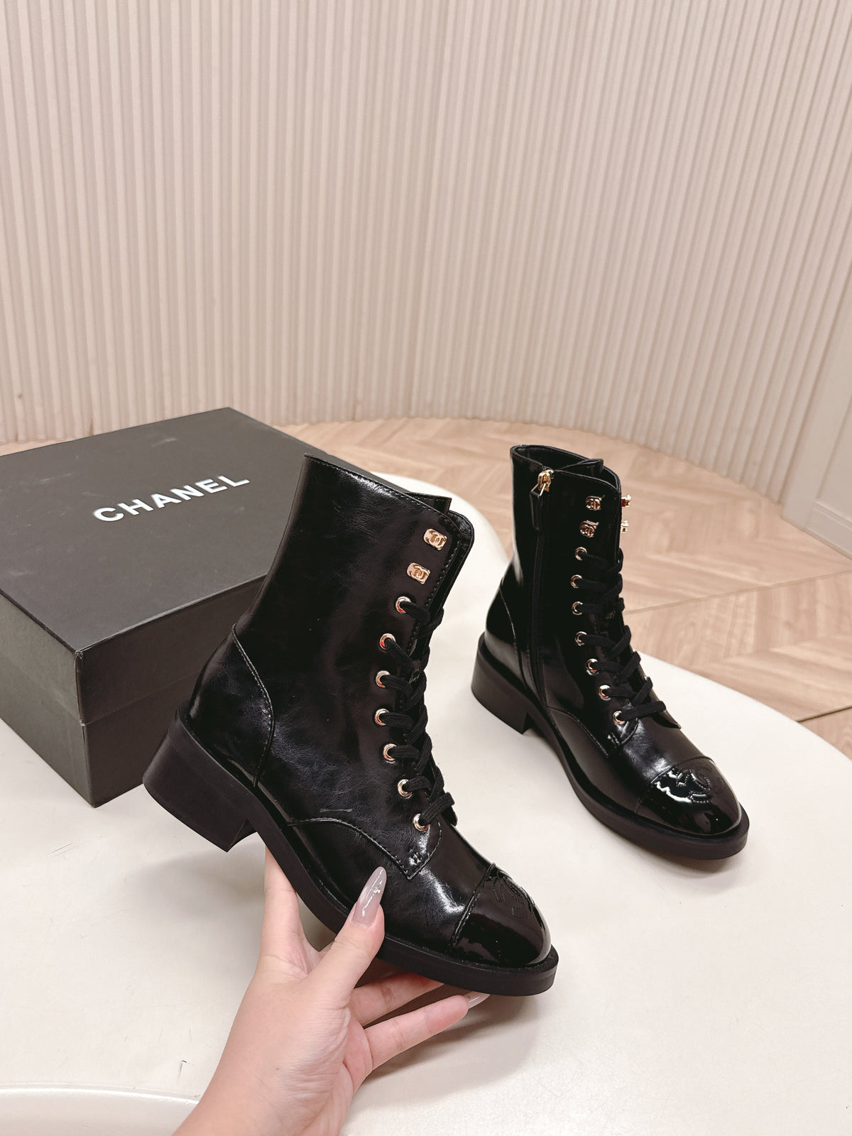 CHANEL ANKLE BOOTS 25S IN BLACK SHINY LAMBSKIN WITH ZIPPER