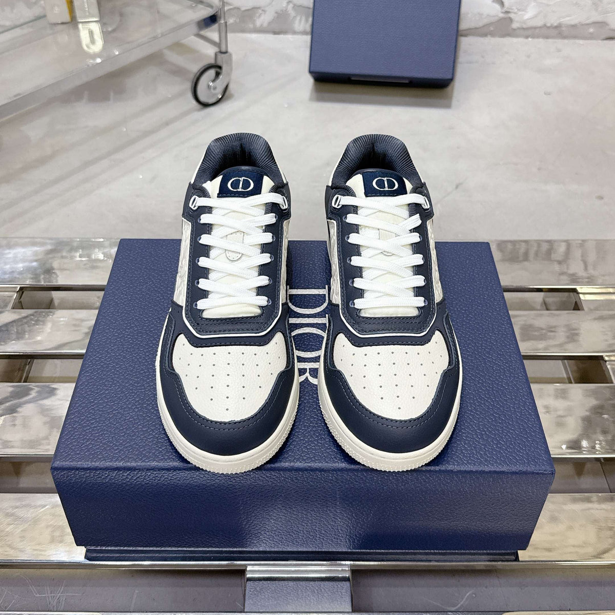 DIOR 25S B27 UPTOWN LOW-TOP SNEAKERS IN DARK BLUE MIX CREAM WHITE CALFSKIN STYLE 3
