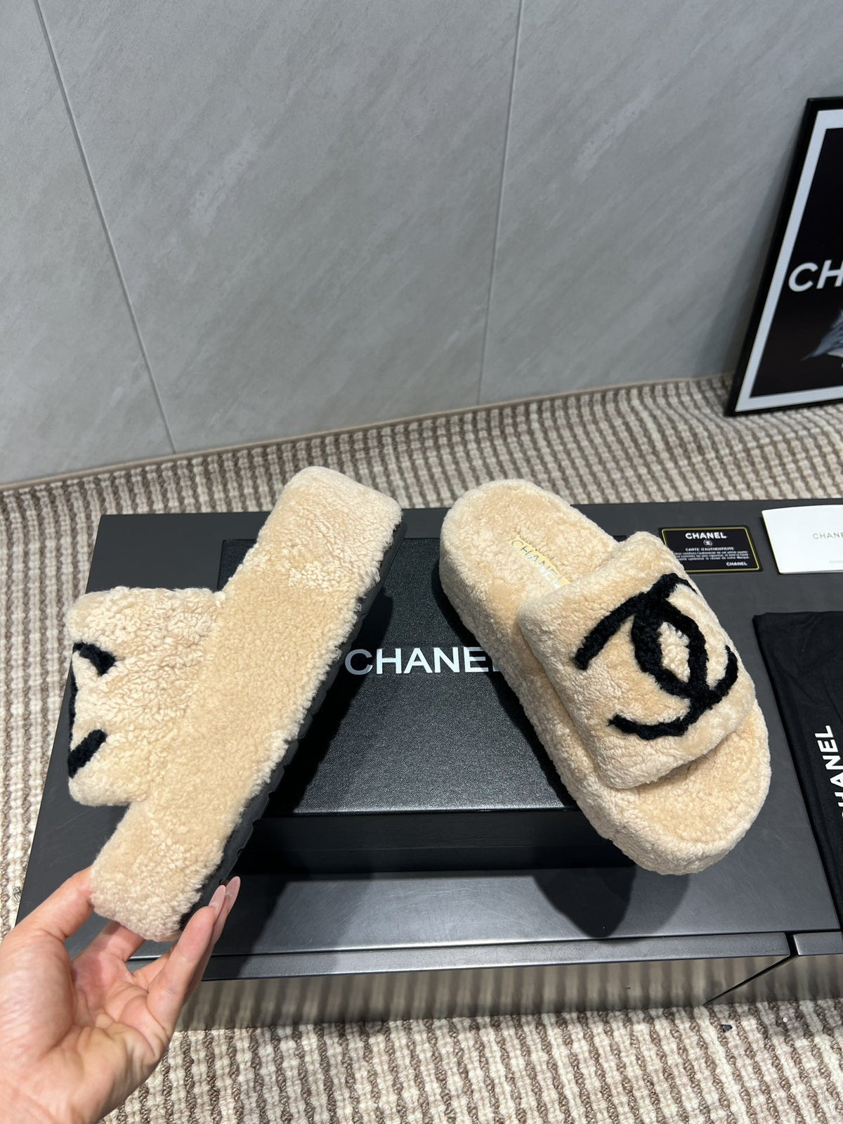 CHANEL 25S SLIPPERS THICK SOLED WITH EMBROIDERED LOGO IN BEIGE FUR