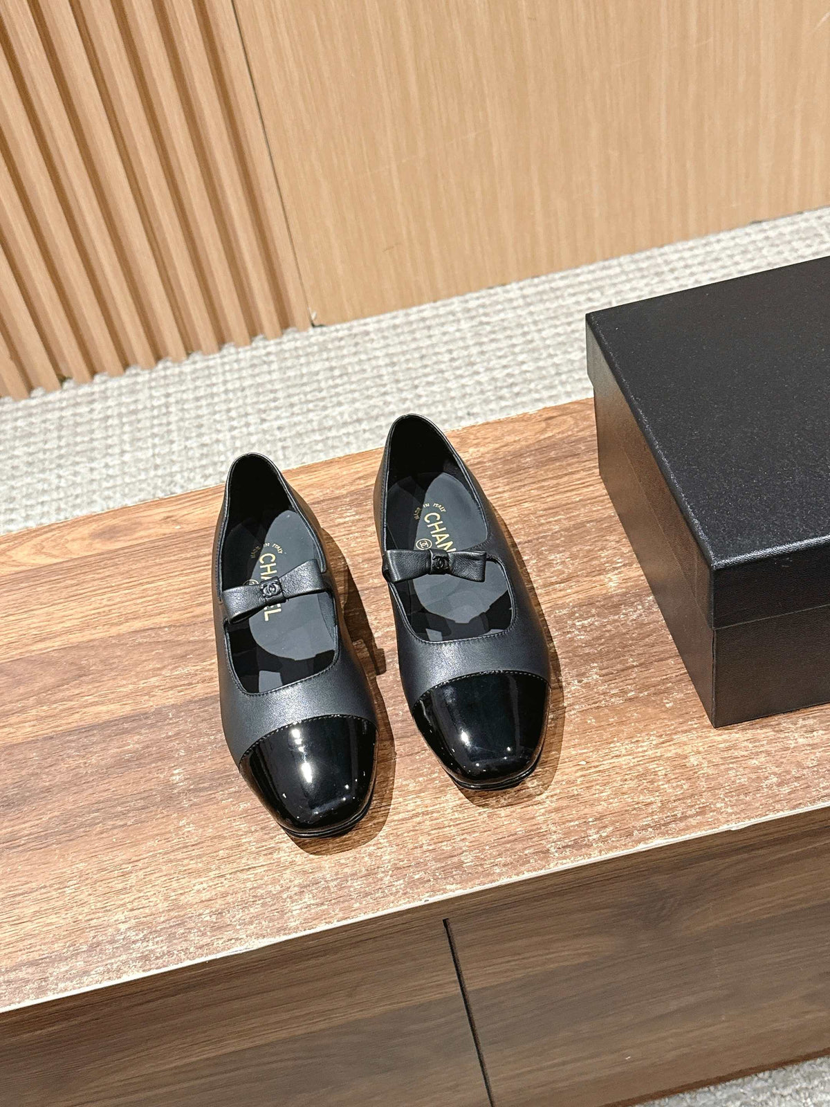 CHANEL 25S BALLET MARY JANES BLACK IN CALFSKIN AND PATENT CALFSKIN