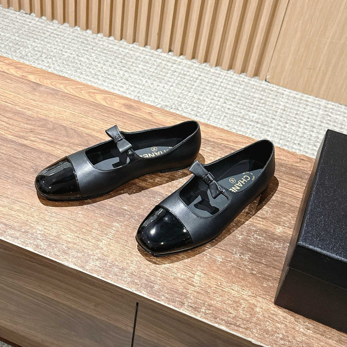 CHANEL 25S BALLET MARY JANES BLACK IN CALFSKIN AND PATENT CALFSKIN