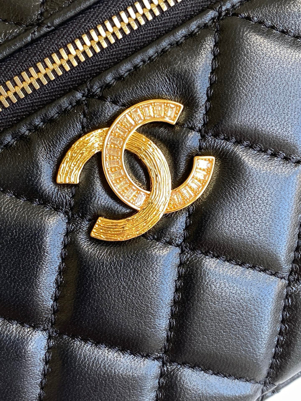 CHANEL 25S VANITY BAG 19 IN BLACK LAMBSKIN GOLD HARDWARE