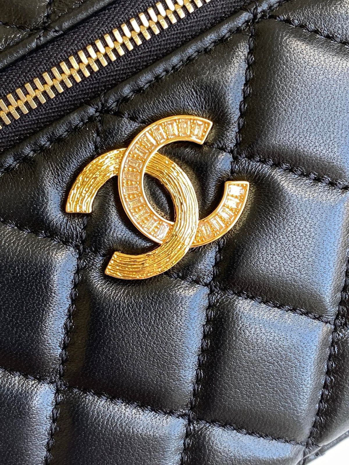 CHANEL 25S VANITY BAG 19 IN BLACK LAMBSKIN GOLD HARDWARE