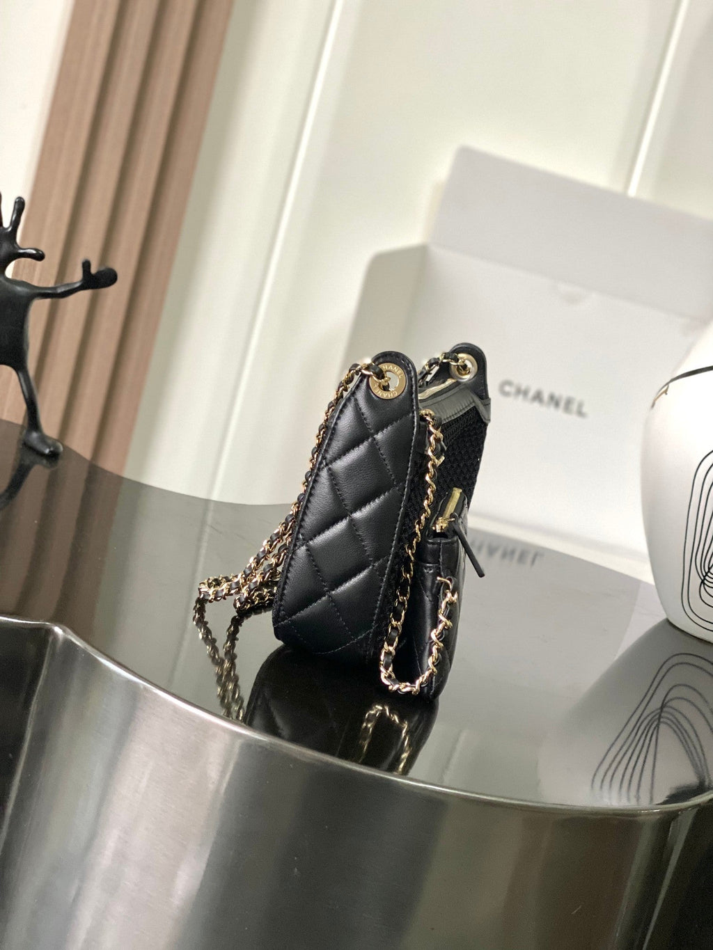 CHANEL 25S CLUTCH WITH CHAIN 20 CM IN BLACK LAMBSKIN WITH GOLD HARDWARE