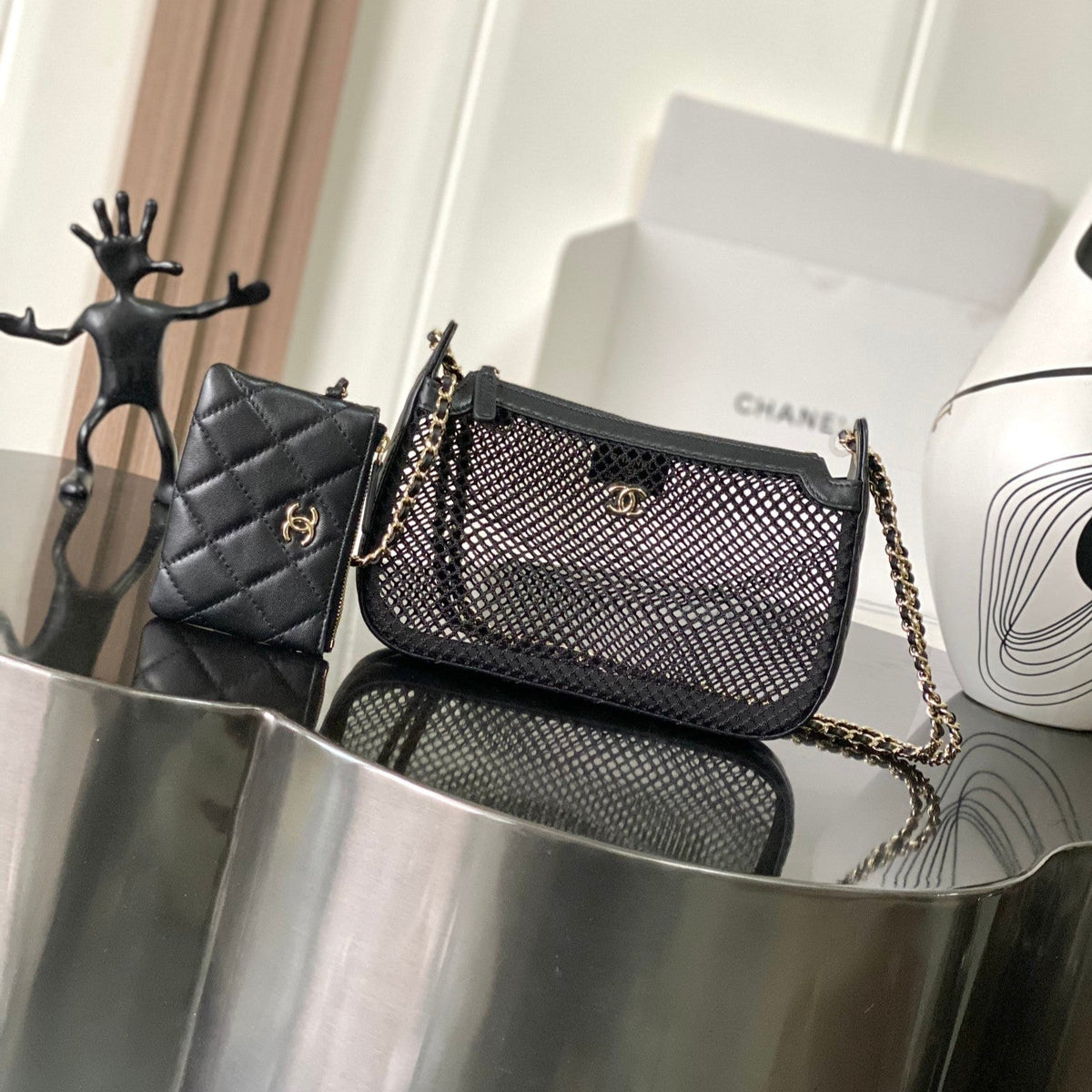 CHANEL 25S CLUTCH WITH CHAIN 20 CM IN BLACK LAMBSKIN WITH GOLD HARDWARE