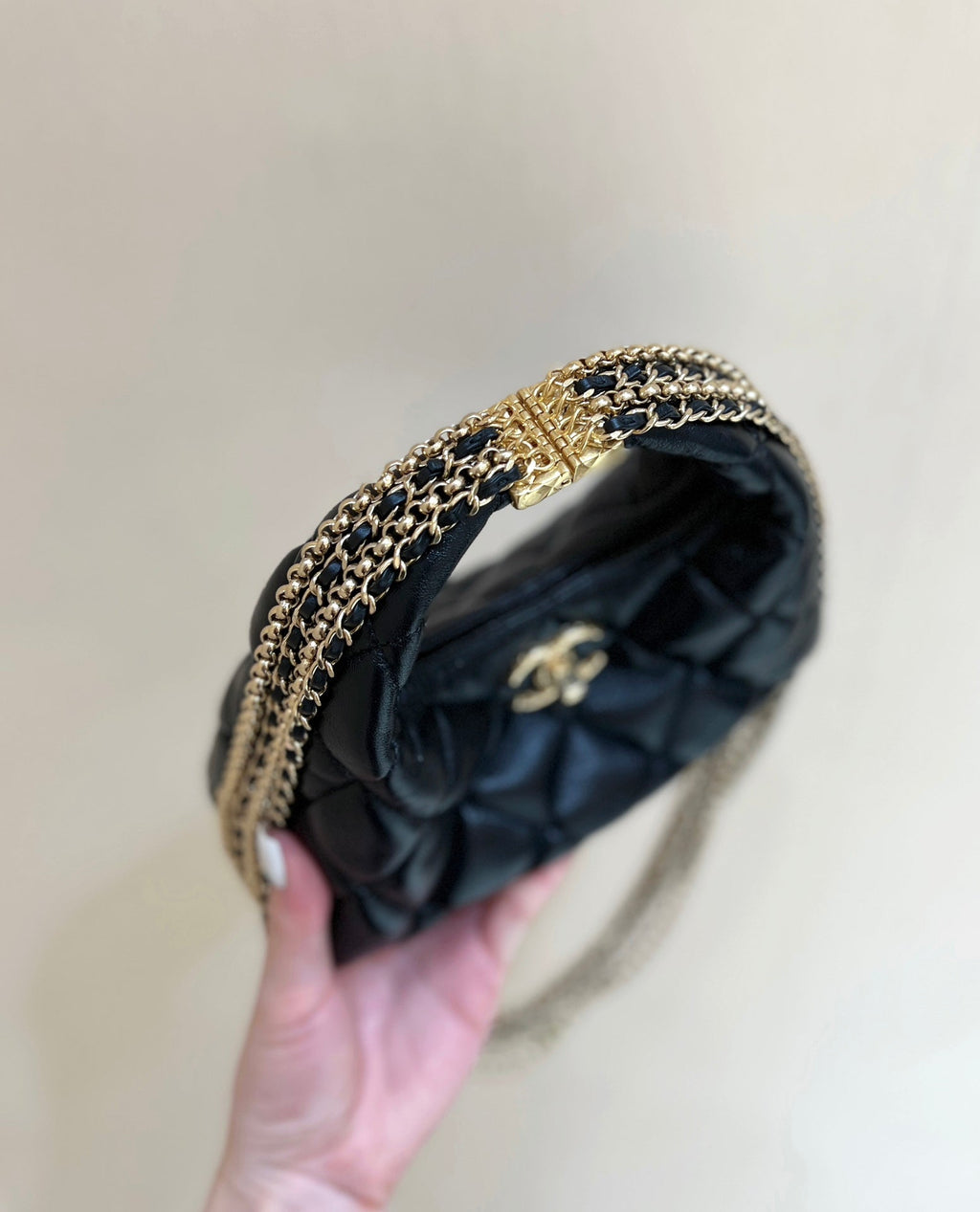 CHANEL HOBO 20 IN BLACK CALFSKIN GOLD HARDWARE