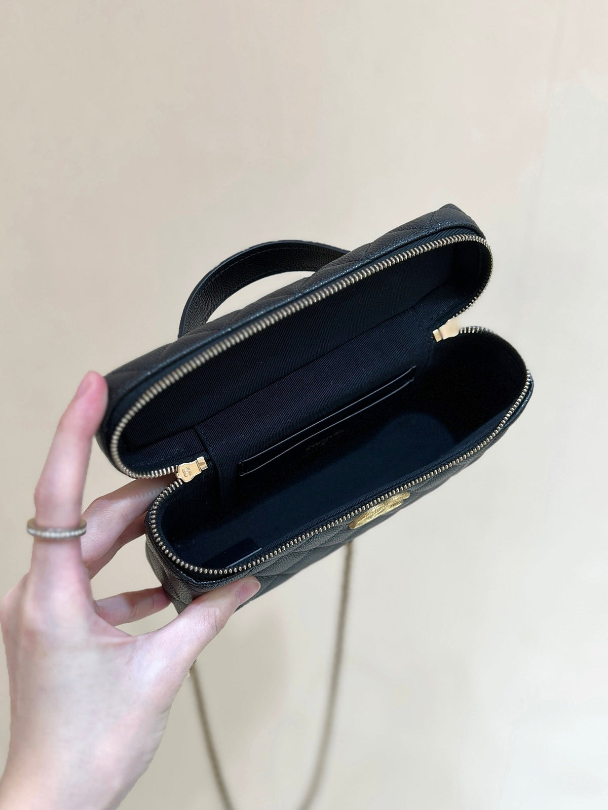 CHANEL 25S VANITY CASE 19 IN BLACK CALFSKIN GOLD HARDWARE