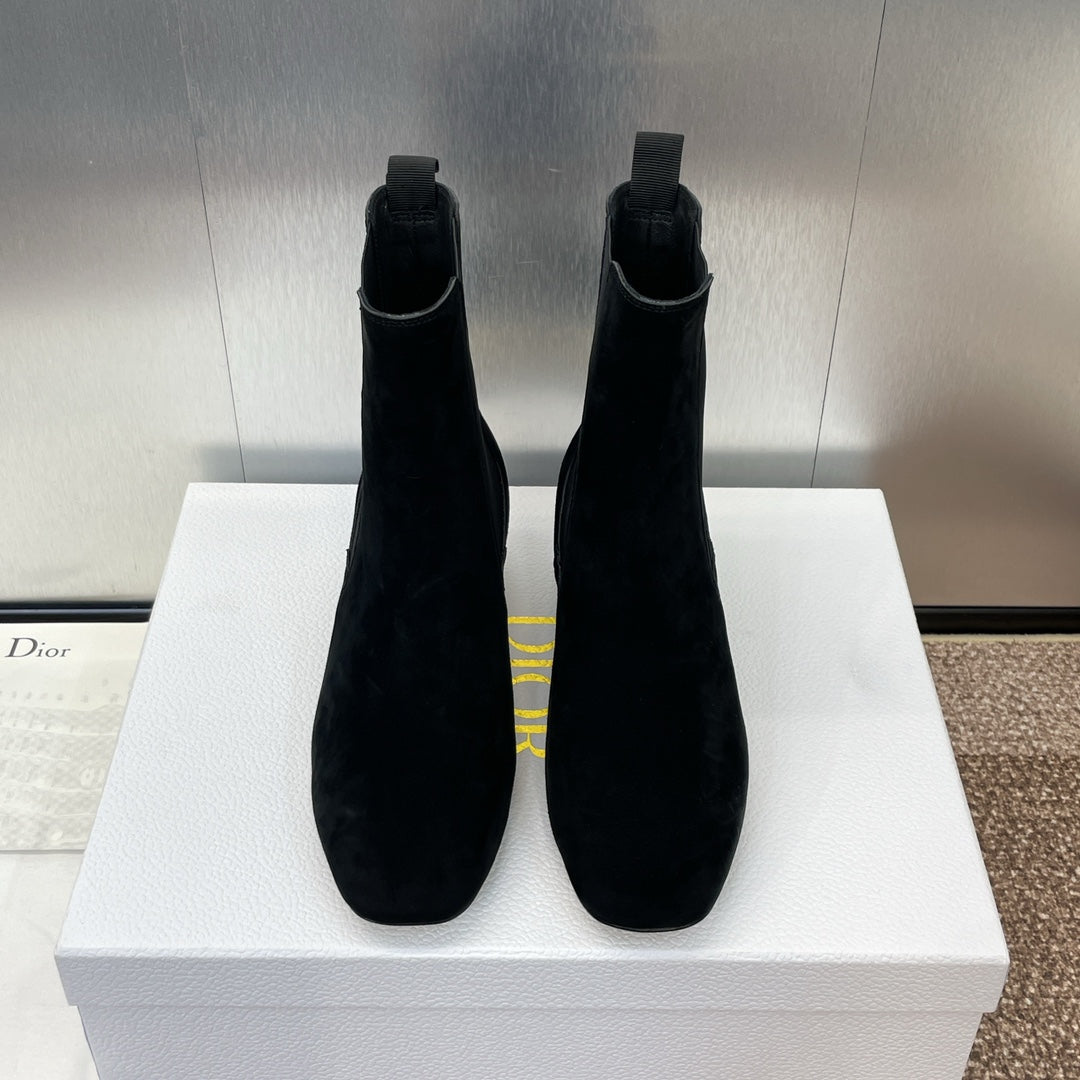 DIOR 25S ANKLE BOOT IN BLACK SUEDE