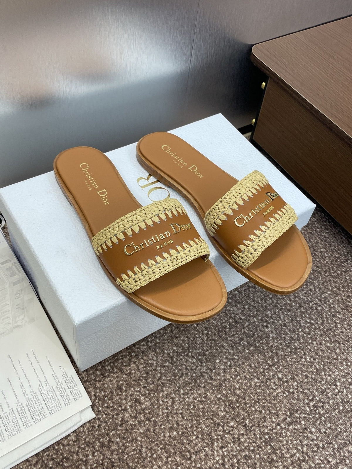 DIOR 25S D-LANE SLIDE CAMEL CALFSKIN AND NATURAL BRAIDED RAFFIA